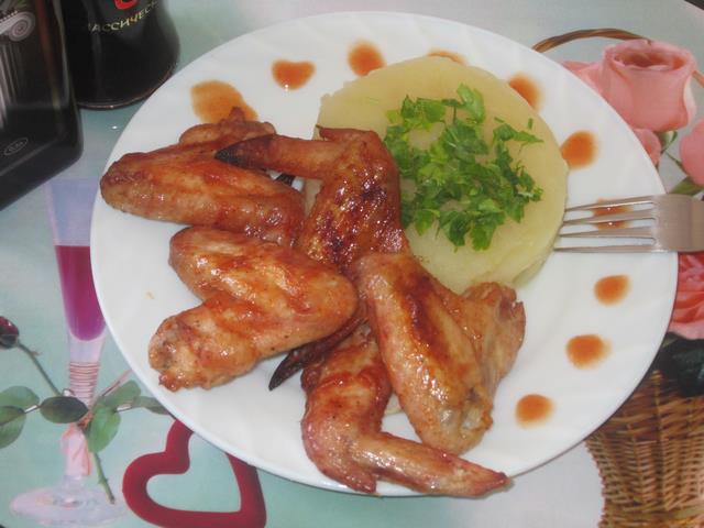 Куриные крылышки запеченные с кетчупом и соевым соусом рецепт с фото 4-го шага 