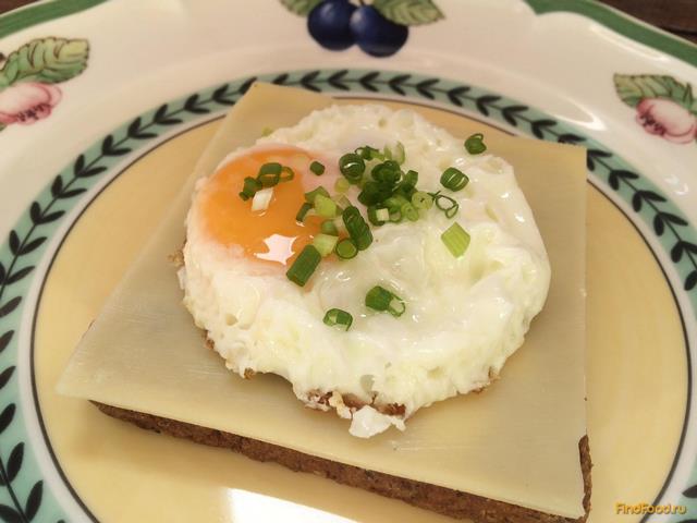 Яичница глазунья на тосте с сыром рецепт с фото 8-го шага 