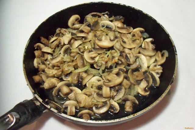 Картофель с грибами в духовке рецепт с фото 4-го шага 