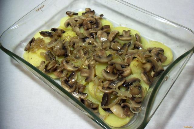 Картофель с грибами в духовке рецепт с фото 6-го шага 