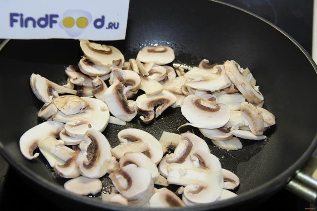 Гречневая лапша с грибами и кабачком рецепт с фото 5-го шага 