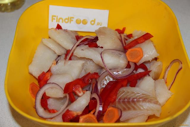 Рыба тушеная с овощами в духовке рецепт с фото 6-го шага 