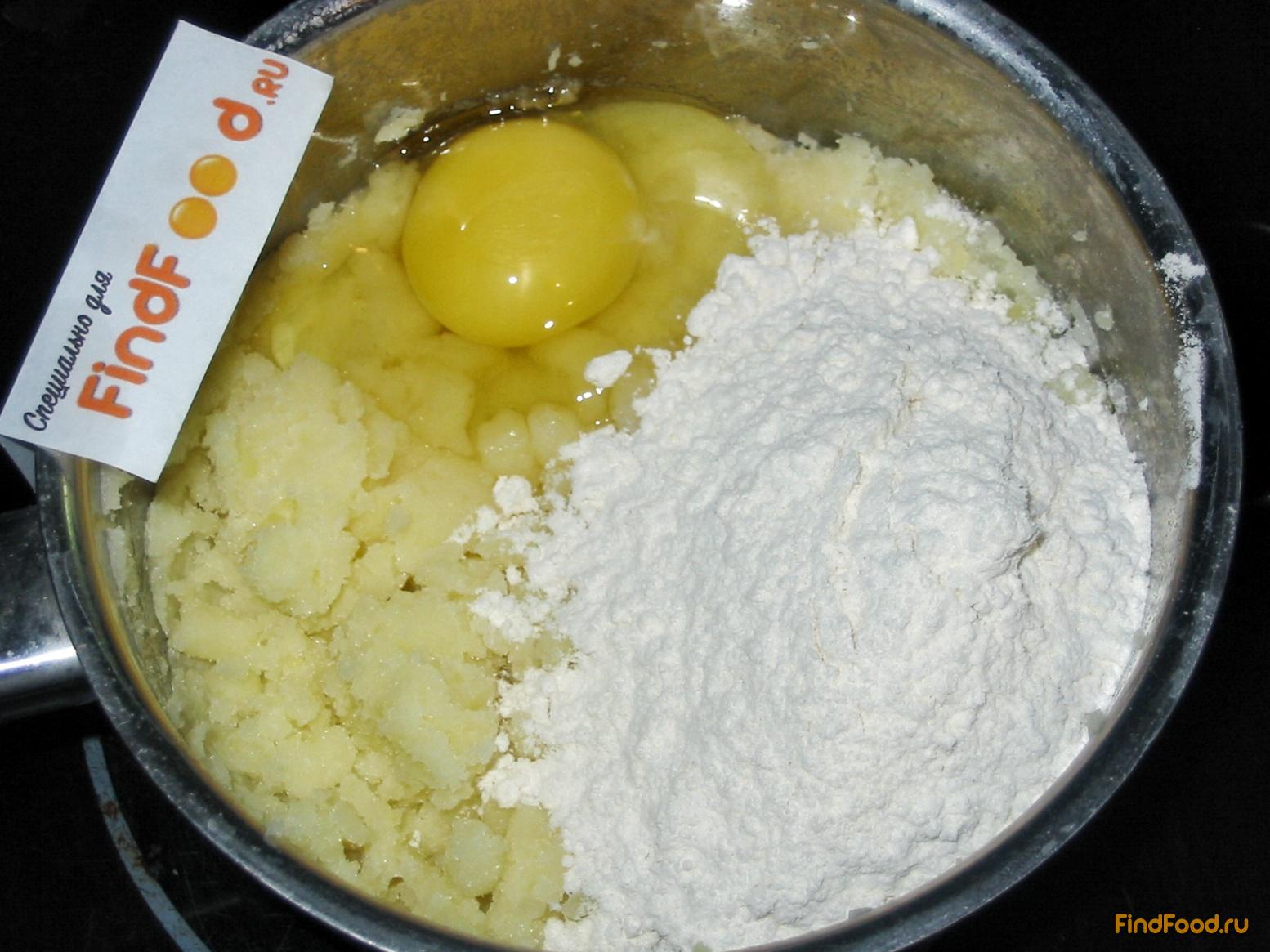 Сосиски в картофельном тесте рецепт с фото 2-го шага 