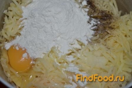 Картофельные драники с грибами рецепт с фото 2-го шага 