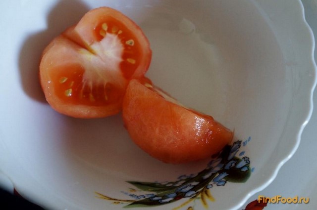 Нежный омлет с томатом рецепт с фото 2-го шага 