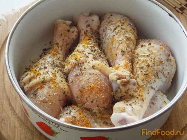 Курица запеченная в рукаве с чесночным соусом рецепт с фото 1-го шага 