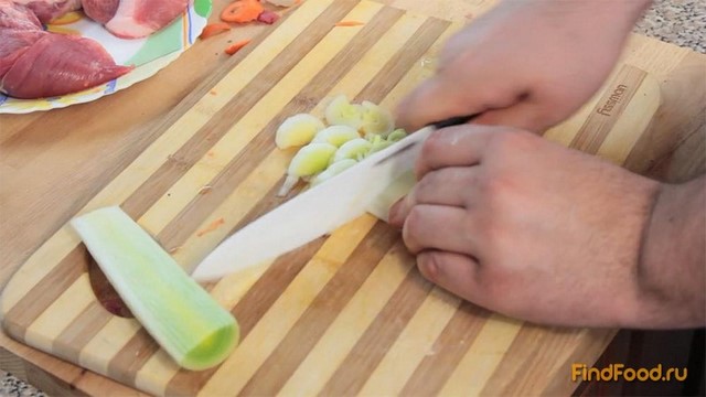 Мясной рулет с морковью и луком порей рецепт с фото 7-го шага 