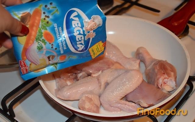 Курица жарено-тушеная в чесночном соусе рецепт с фото 3-го шага 