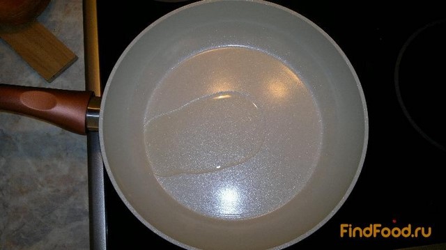Яичница с луком и помидорами рецепт с фото 3-го шага 