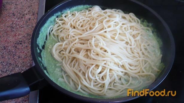 Спагетти с зеленым соусом рецепт с фото 4-го шага 