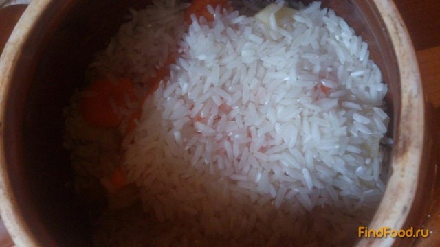 Картошка с рисом с сосисками в горшочке рецепт с фото 2-го шага 