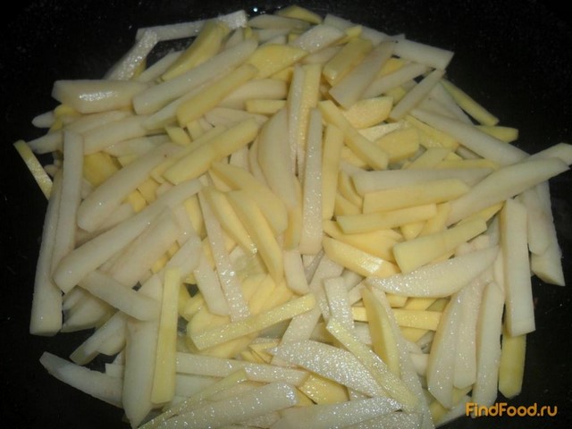 Жаренный картофель с луком и укропом рецепт с фото 1-го шага 