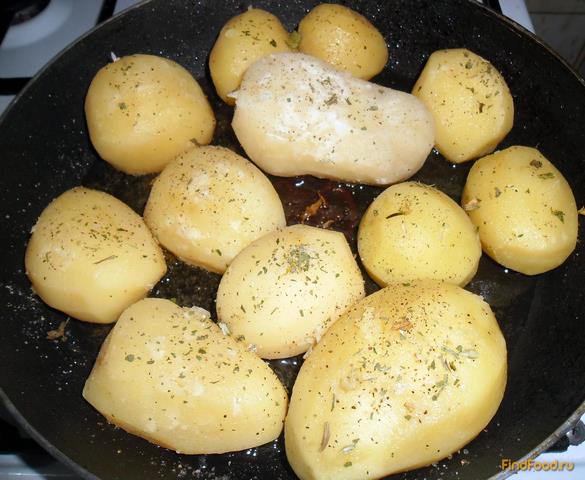 Жареная картошечка с сосисками рецепт с фото 1-го шага 