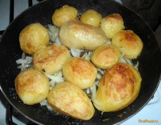 Жареная картошечка с сосисками рецепт с фото 2-го шага 
