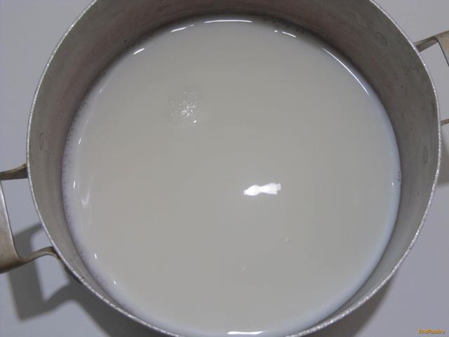 Овсяная каша на молоке с шоколадом рецепт с фото 2-го шага 