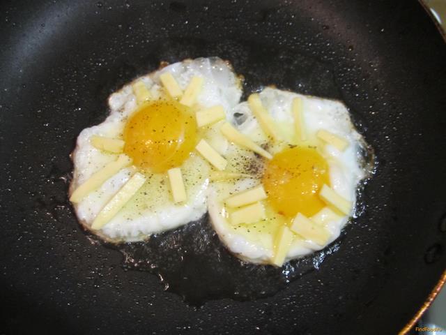 Яичница с сыром рецепт с фото 3-го шага 