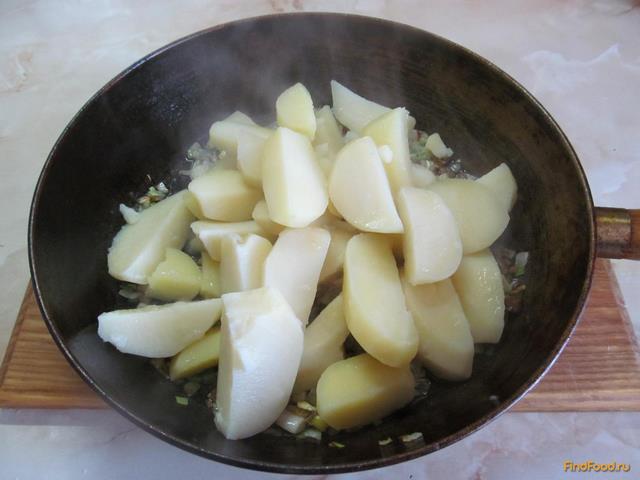 Жаренные пирожки с картофелем и жаренным луком рецепт с фото 4-го шага 