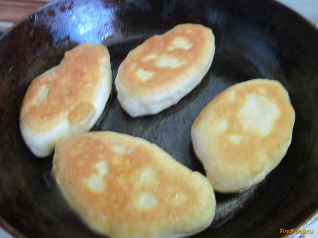 Жаренные пирожки с картофелем и жаренным луком рецепт с фото 10-го шага 