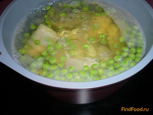 Гарнир из картофеля брокколи и зеленого горошка рецепт с фото 3-го шага 