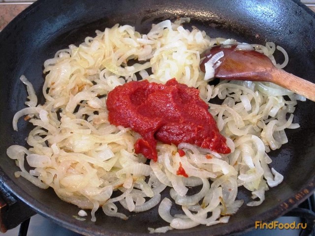 Карп жареный с луково-томатным соусом рецепт с фото 7-го шага 