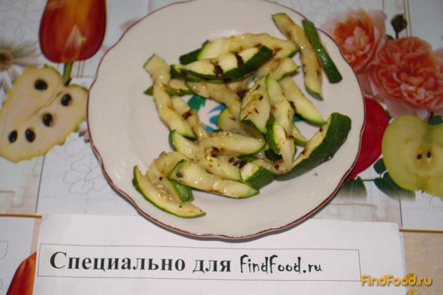 Макаронный теплый салат с цуккини и лисичками маринованными рецепт с фото 2-го шага 