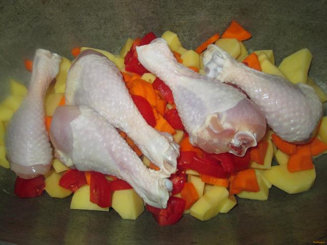 Картошка с курицей тушеные в казане рецепт с фото 5-го шага 
