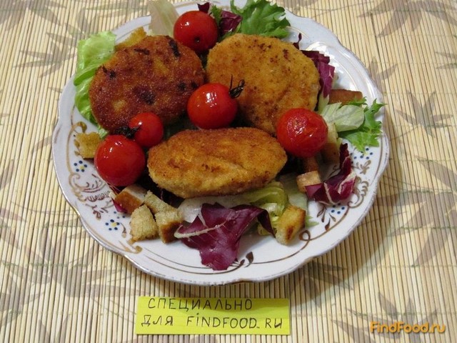 Куриные котлетки с помидорами черри и салатом рецепт с фото 8-го шага 