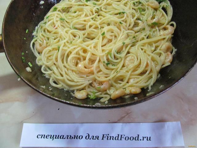 Спагетти с креветками и чесноком рецепт с фото 6-го шага 