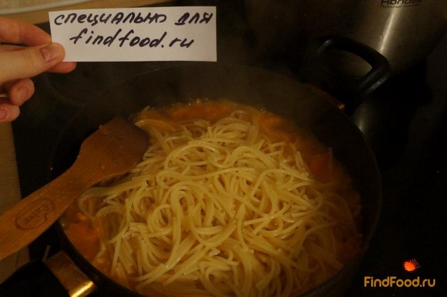 Спагетти в помидорах рецепт с фото 4-го шага 