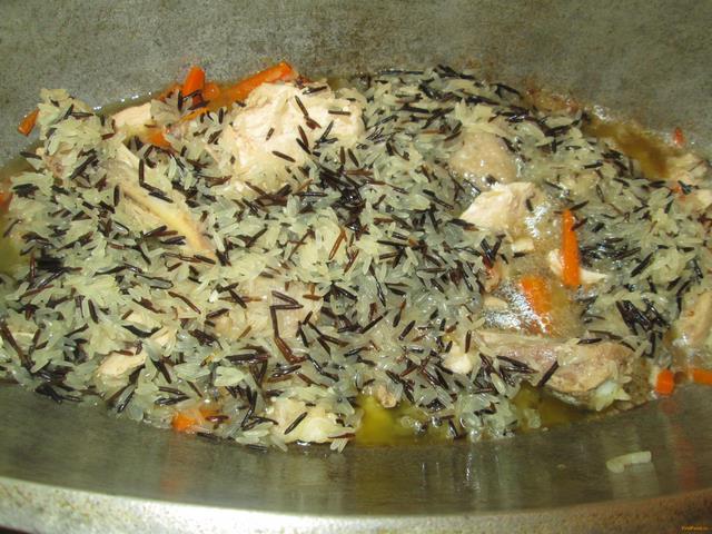 Плов с индейкой и диким рисом рецепт с фото 5-го шага 