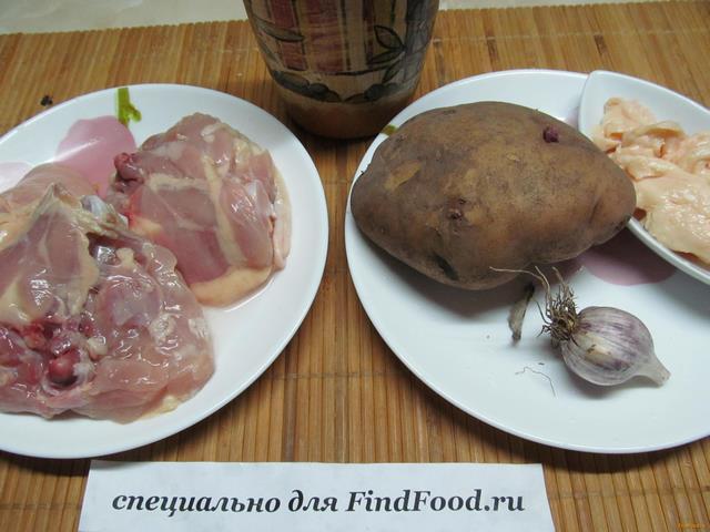 запеченный картофель с куриными бедрами  рецепт с фото 1-го шага 