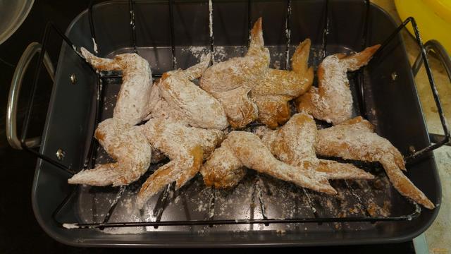 Куриные крылышки в глазури с печеным картофелем рецепт с фото 6-го шага 