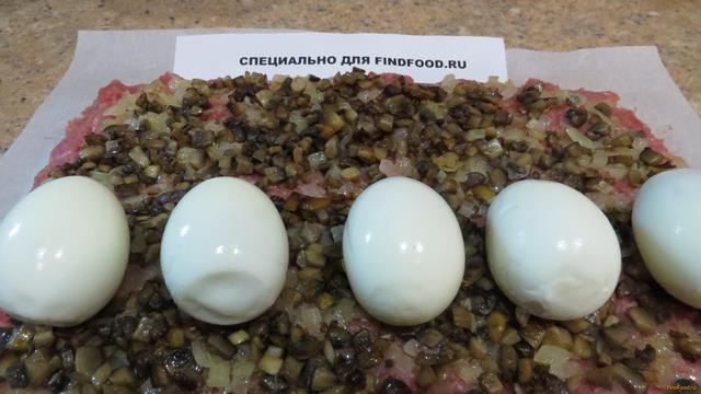 Рулет из индейки с грибами и яйцами рецепт с фото 5-го шага 