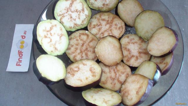 Жареные баклажаны с майонезом и помидорами рецепт с фото 2-го шага 