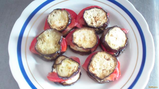 Жареные баклажаны с майонезом и помидорами рецепт с фото 7-го шага 