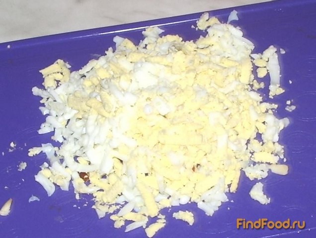 Рулет с сырно яичной начинкой рецепт с фото 2-го шага 