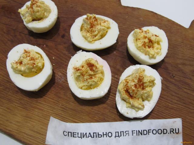 Фаршированные яйца с горчицей и майонезом рецепт с фото 5-го шага 
